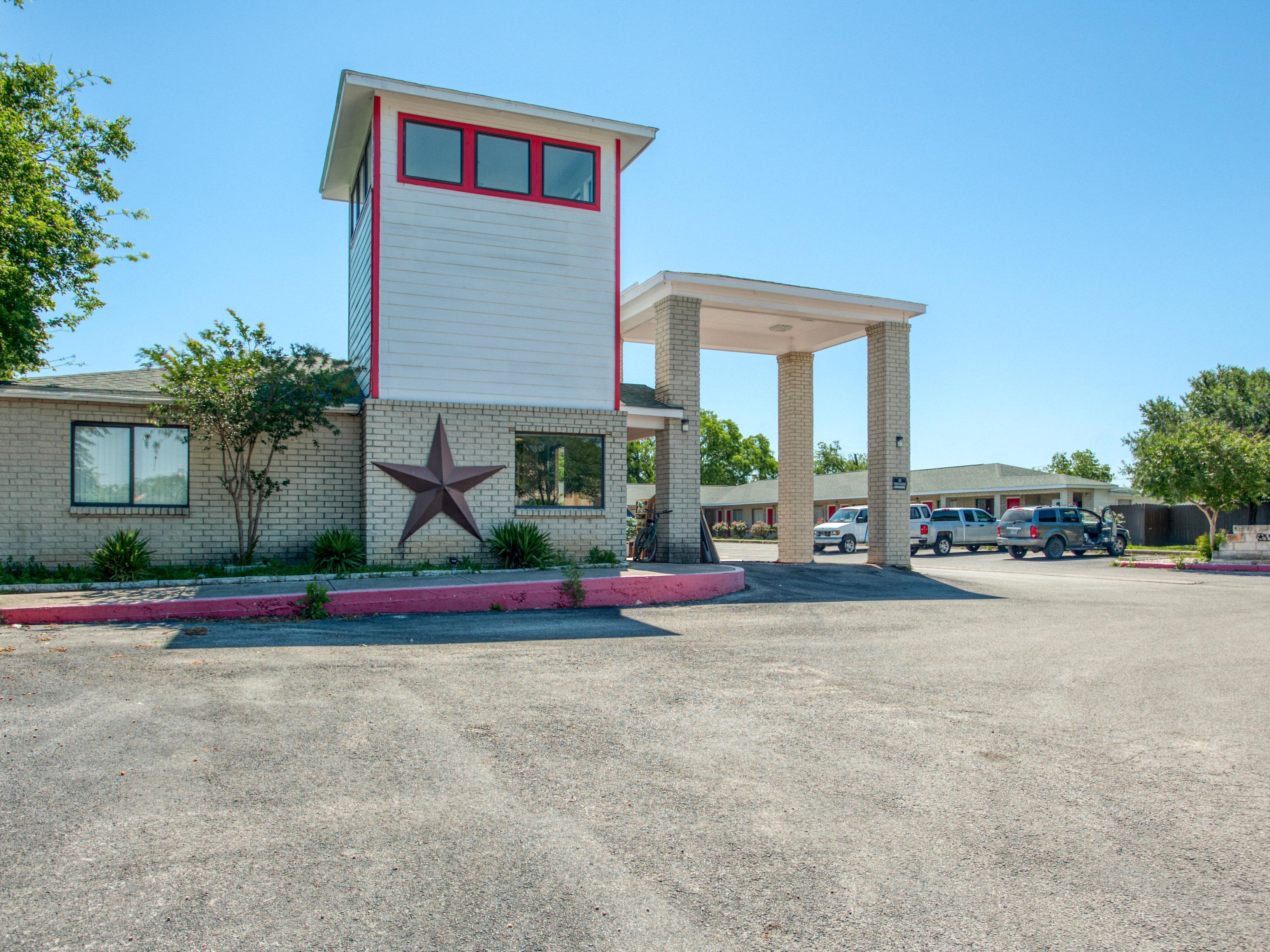 Oyo Hotel San Antonio Near At&T Center Exterior photo