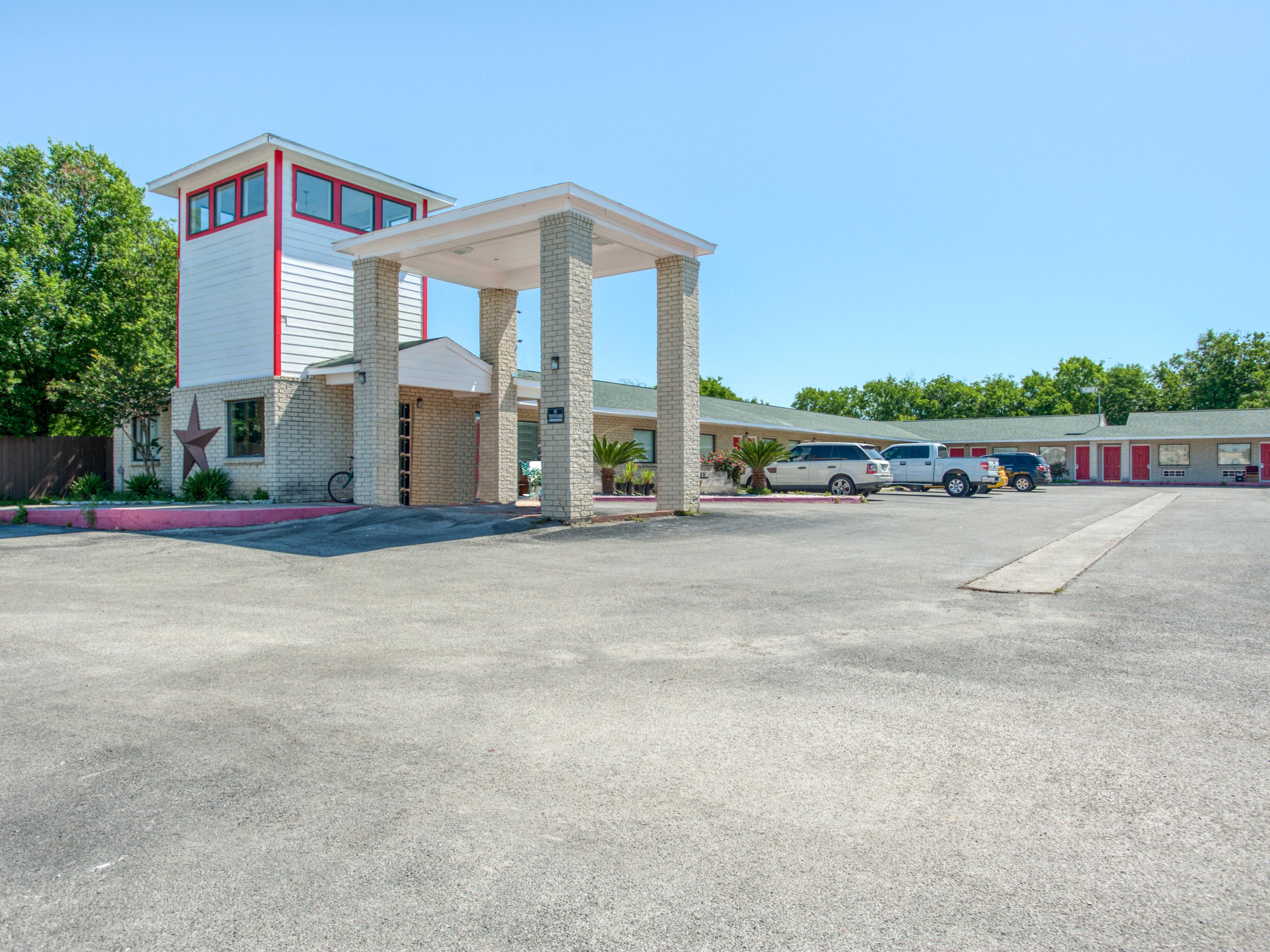 Oyo Hotel San Antonio Near At&T Center Exterior photo