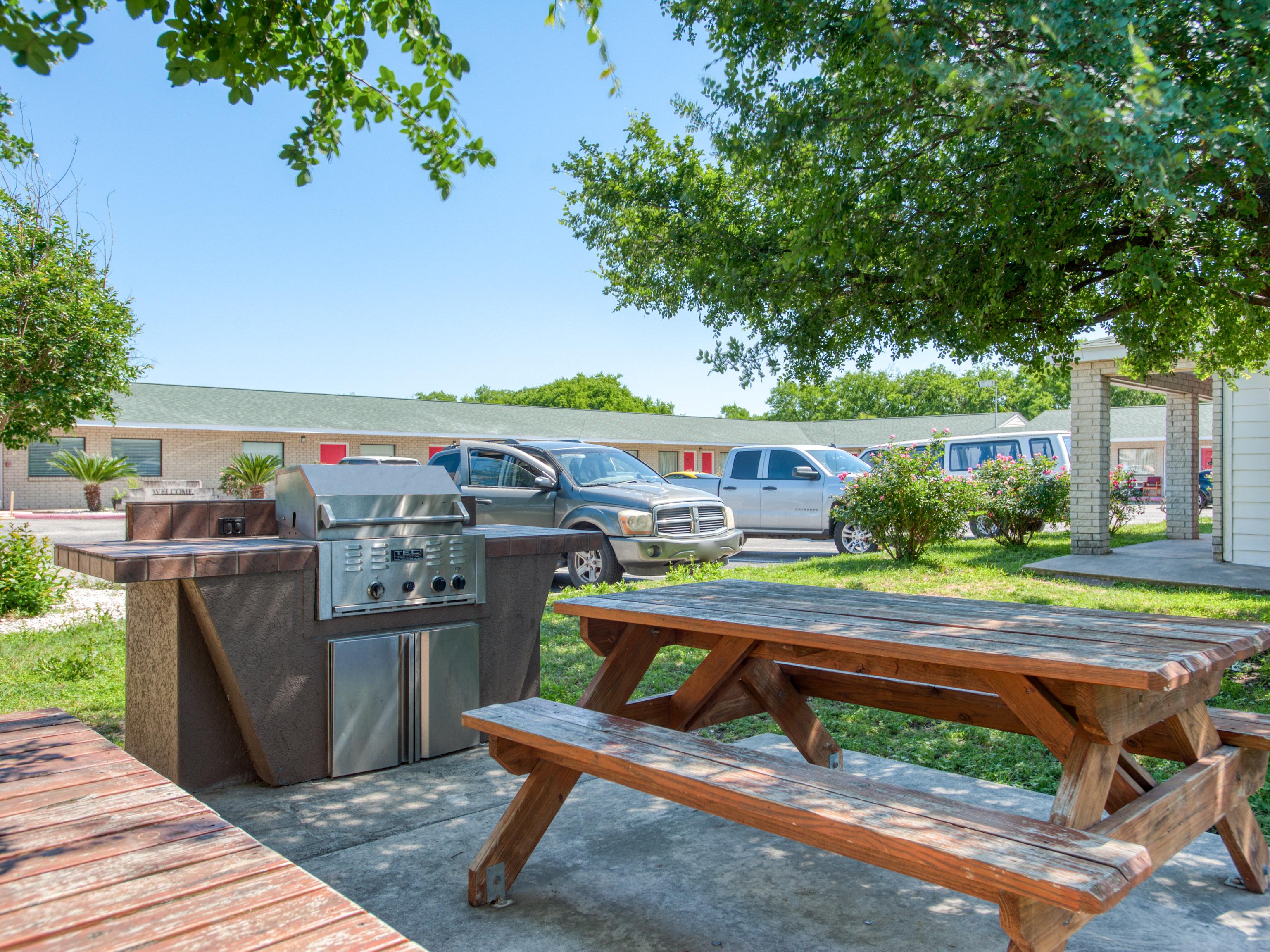 Oyo Hotel San Antonio Near At&T Center Exterior photo